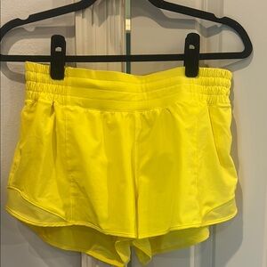 Lululemon size 8 high rise hotty hot shorts Women's Shorts inseam 2.5” NWOT
